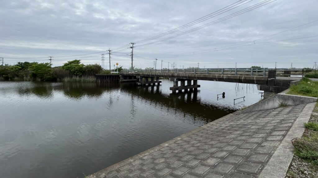 沼は見えるが長閑ではない農業エリア