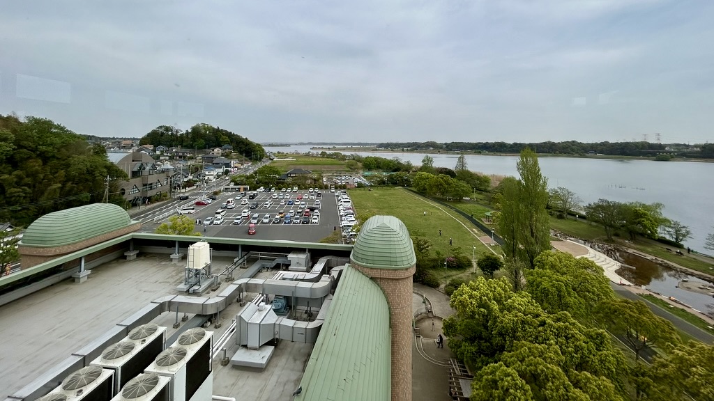 水の館前は親水広場