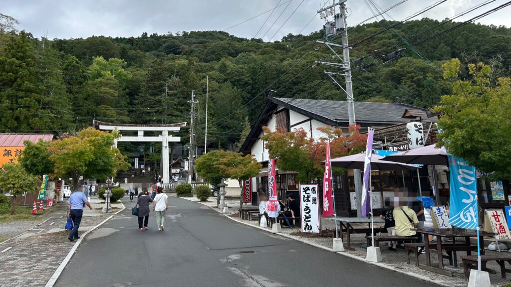 上社(本宮)の参道