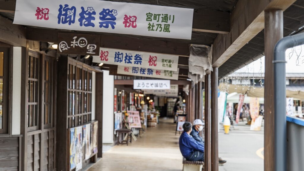 諏訪大社上社・本宮の参道