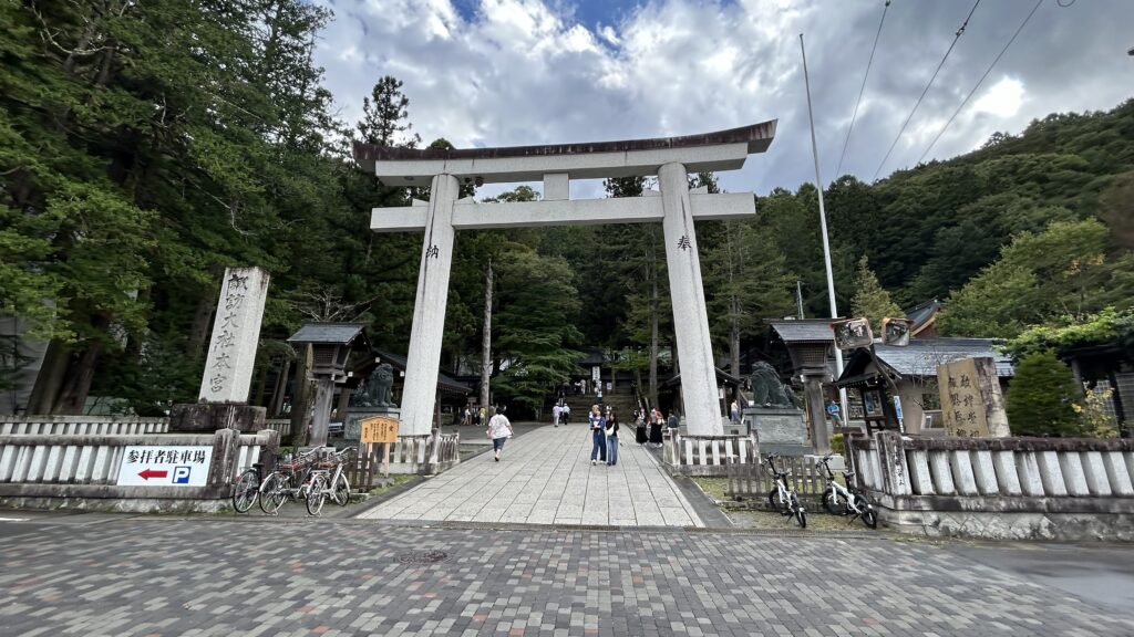 諏訪大社上社・本宮