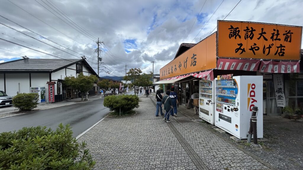 諏訪大社上社・本宮の参道