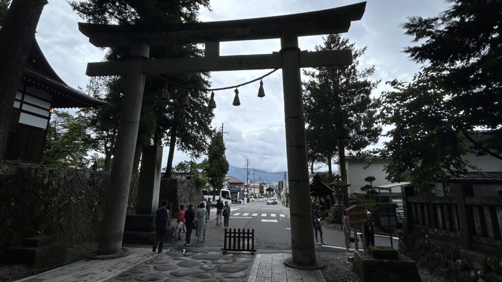 飲食店の少ない下社春宮