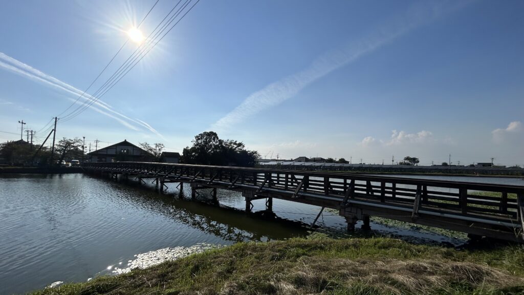 吉野橋は公園内で釣沼を渡るためのもの