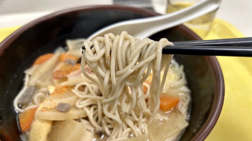 足立区役所北館地下食堂の日替わりそば