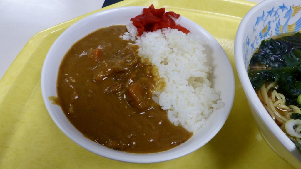 足立区役所北館地下食堂のラーメンカレーセット