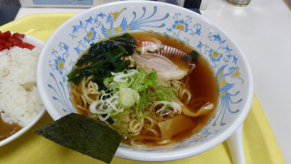 足立区役所北館地下食堂のラーメンカレーセット