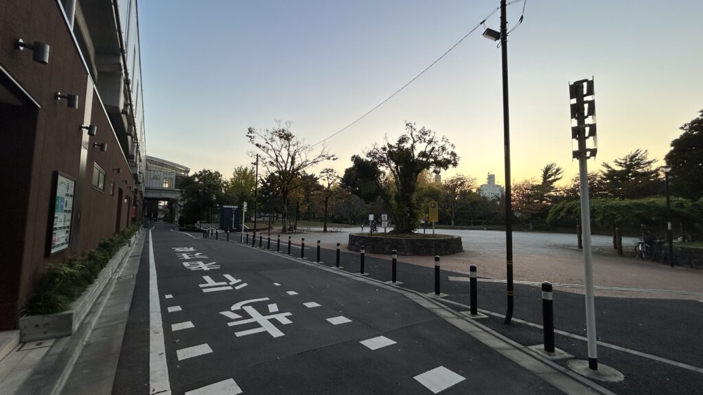 方の光の中で訪れがちなしょうぶ沼公園