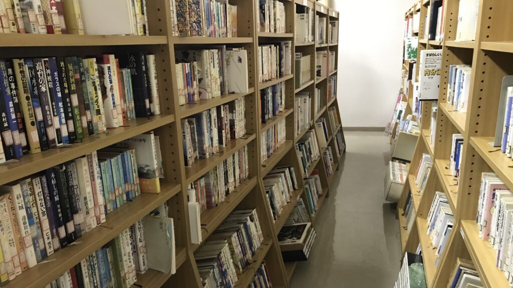 図書館で調べる