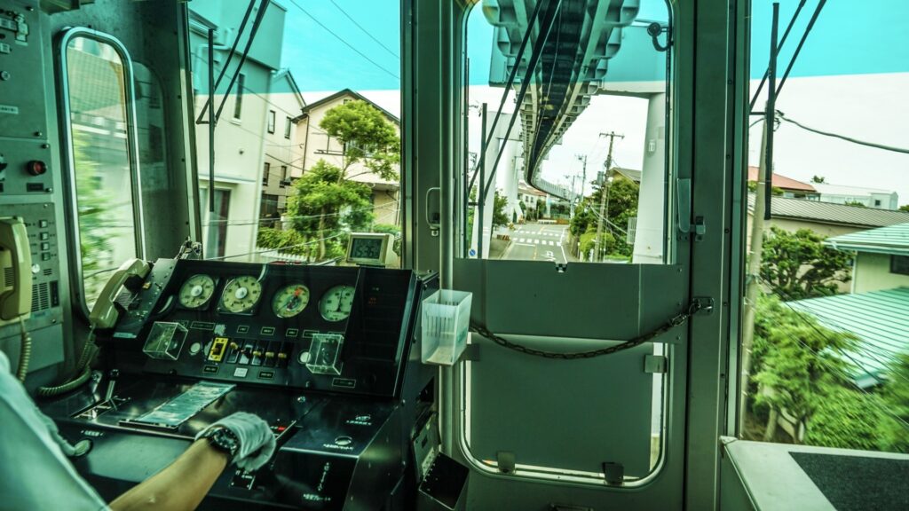 運転席すぐ後ろの座席がおすすめの湘南モノレール