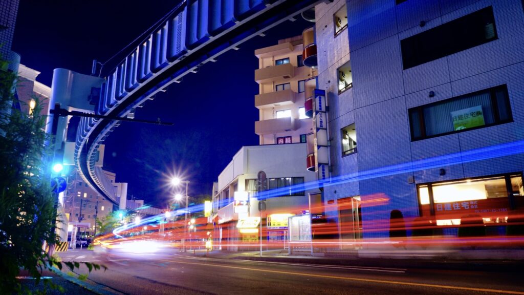 夜もロマンチックな湘南モノレール